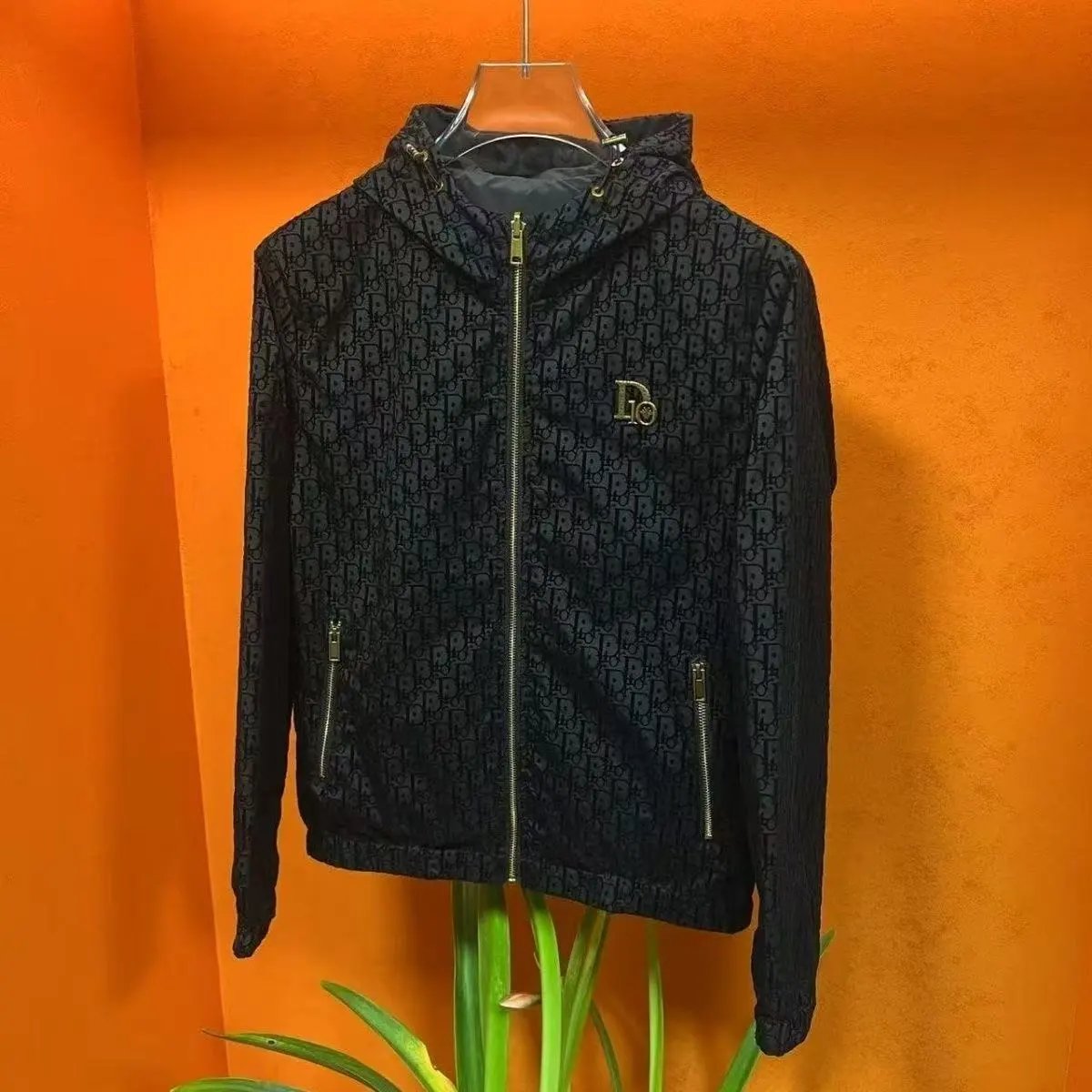 DIOR28