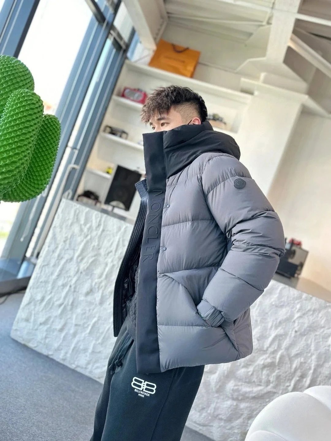 深灰色