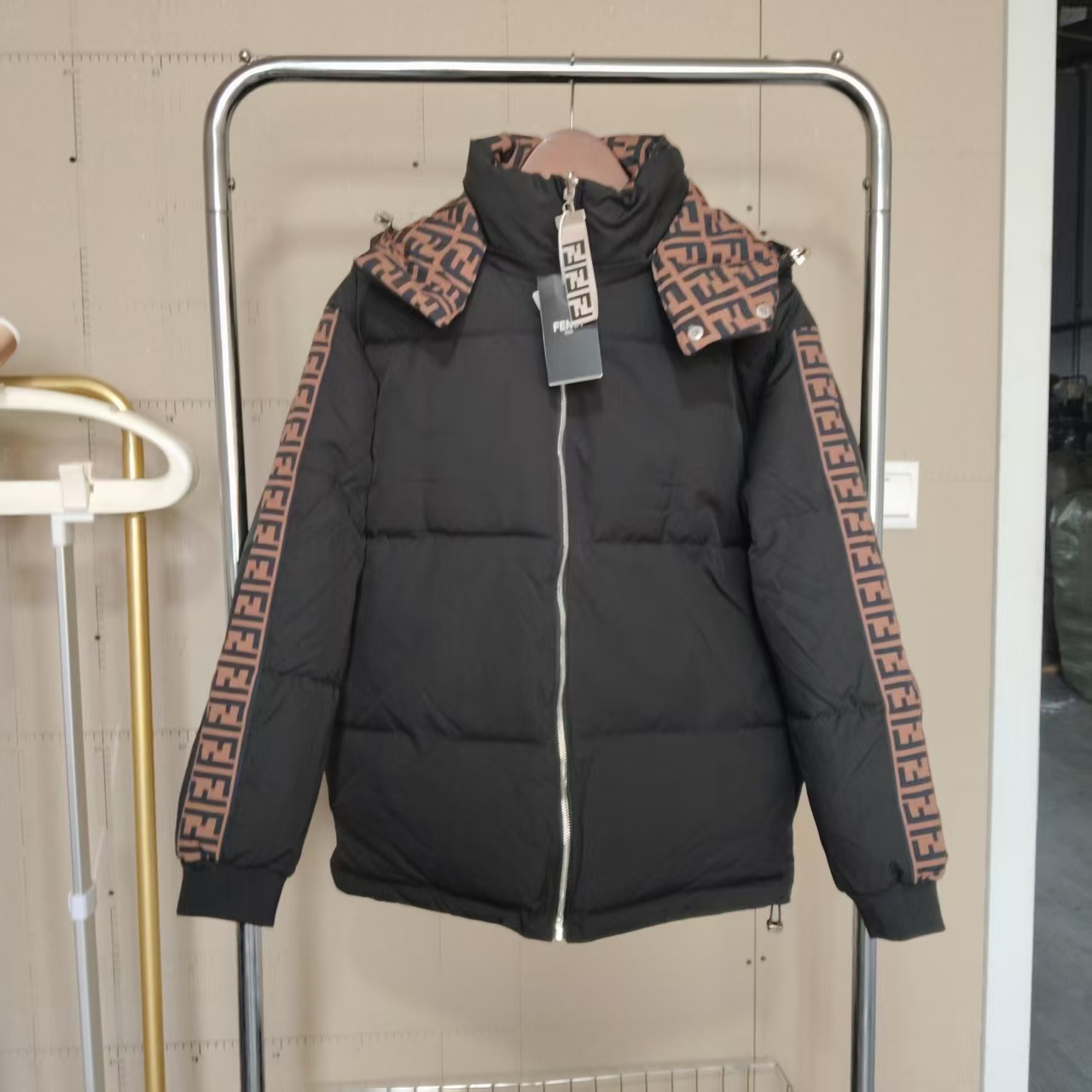 Fendi-棉服-01