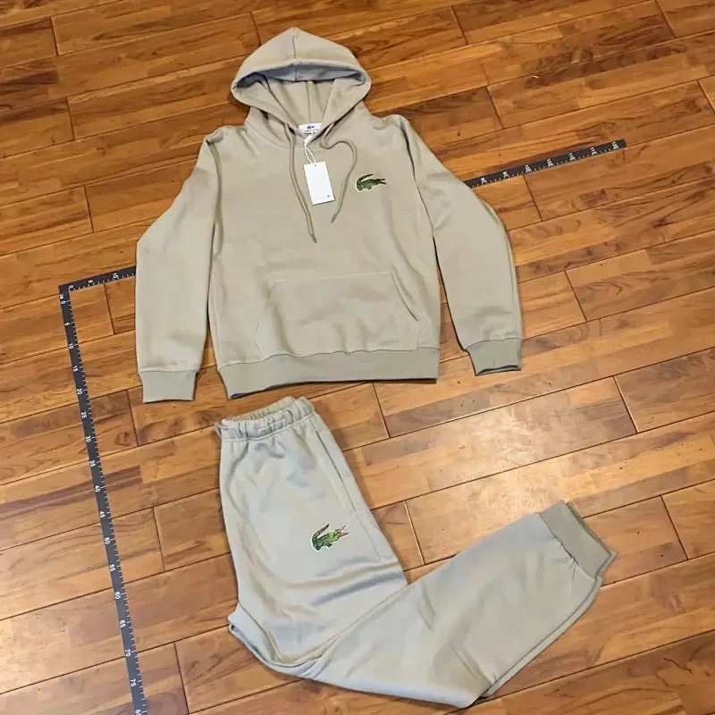 卡其色套装（大鳄鱼）