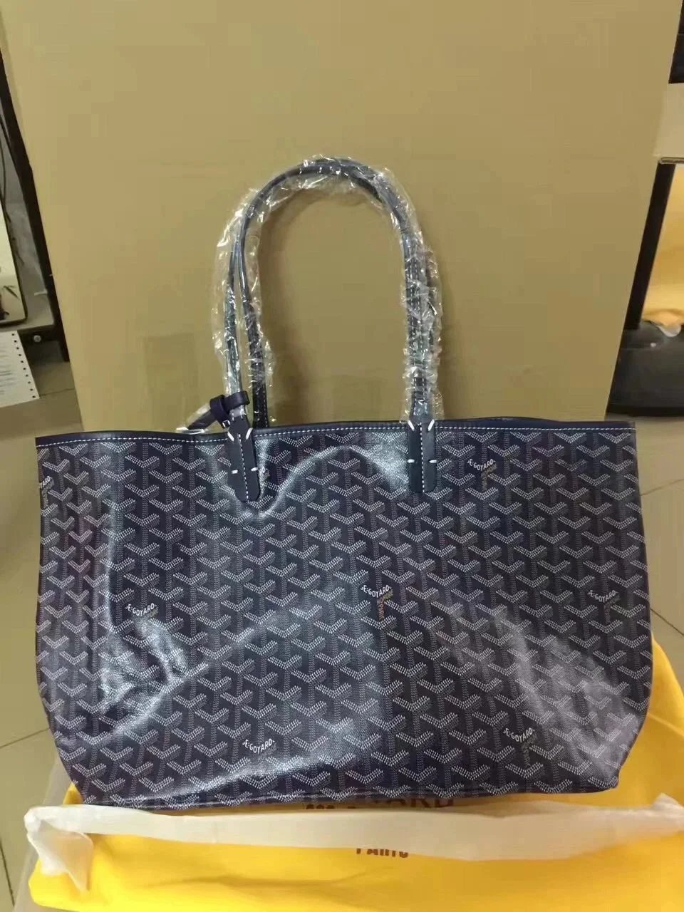 宝蓝色