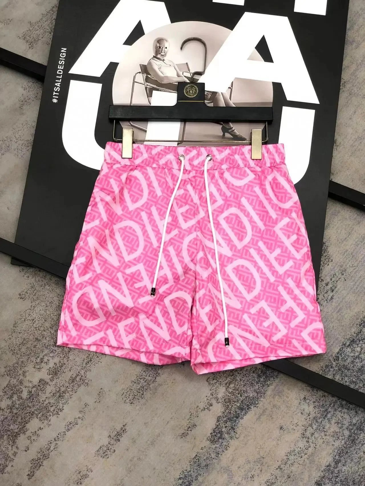 粉红色