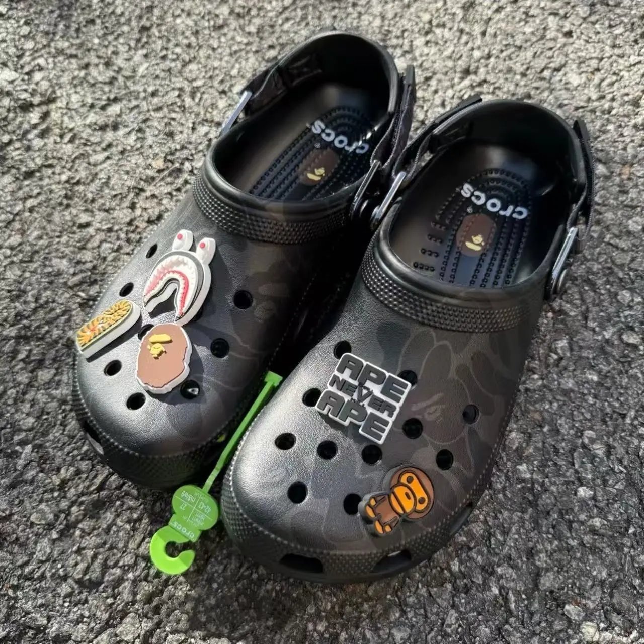 黑色