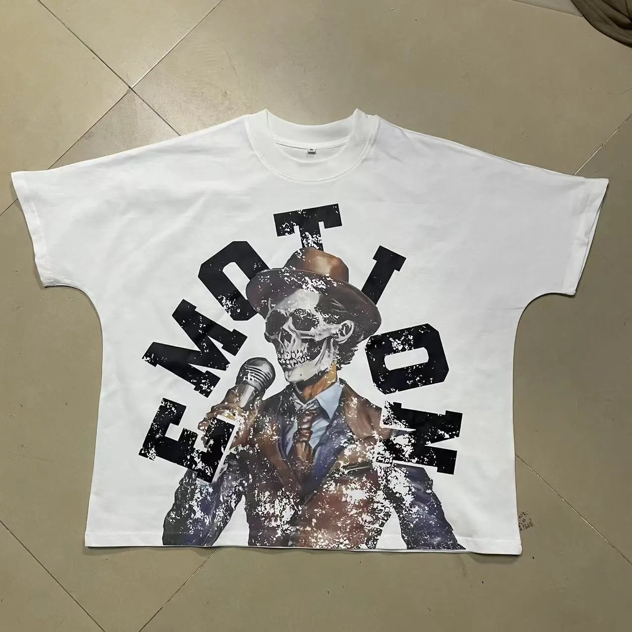 B99白色