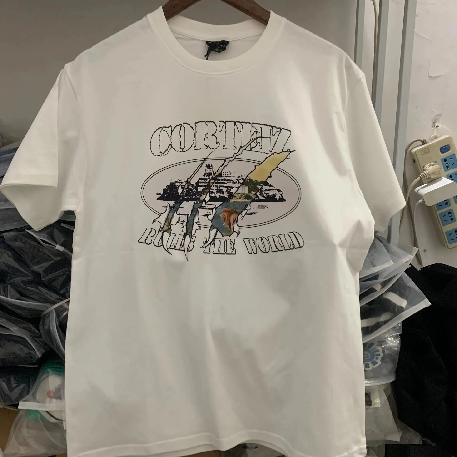 001款白色
