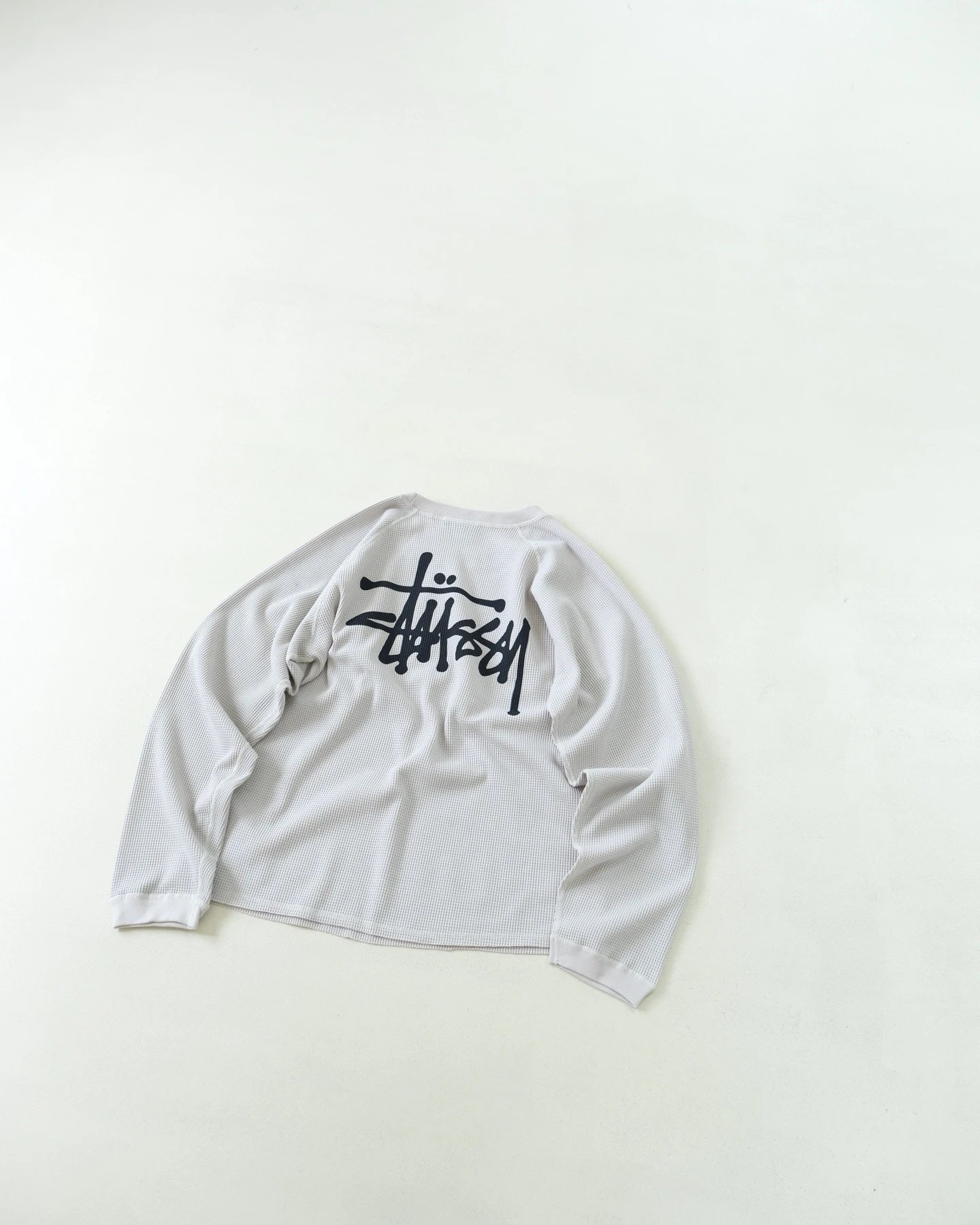骨白色