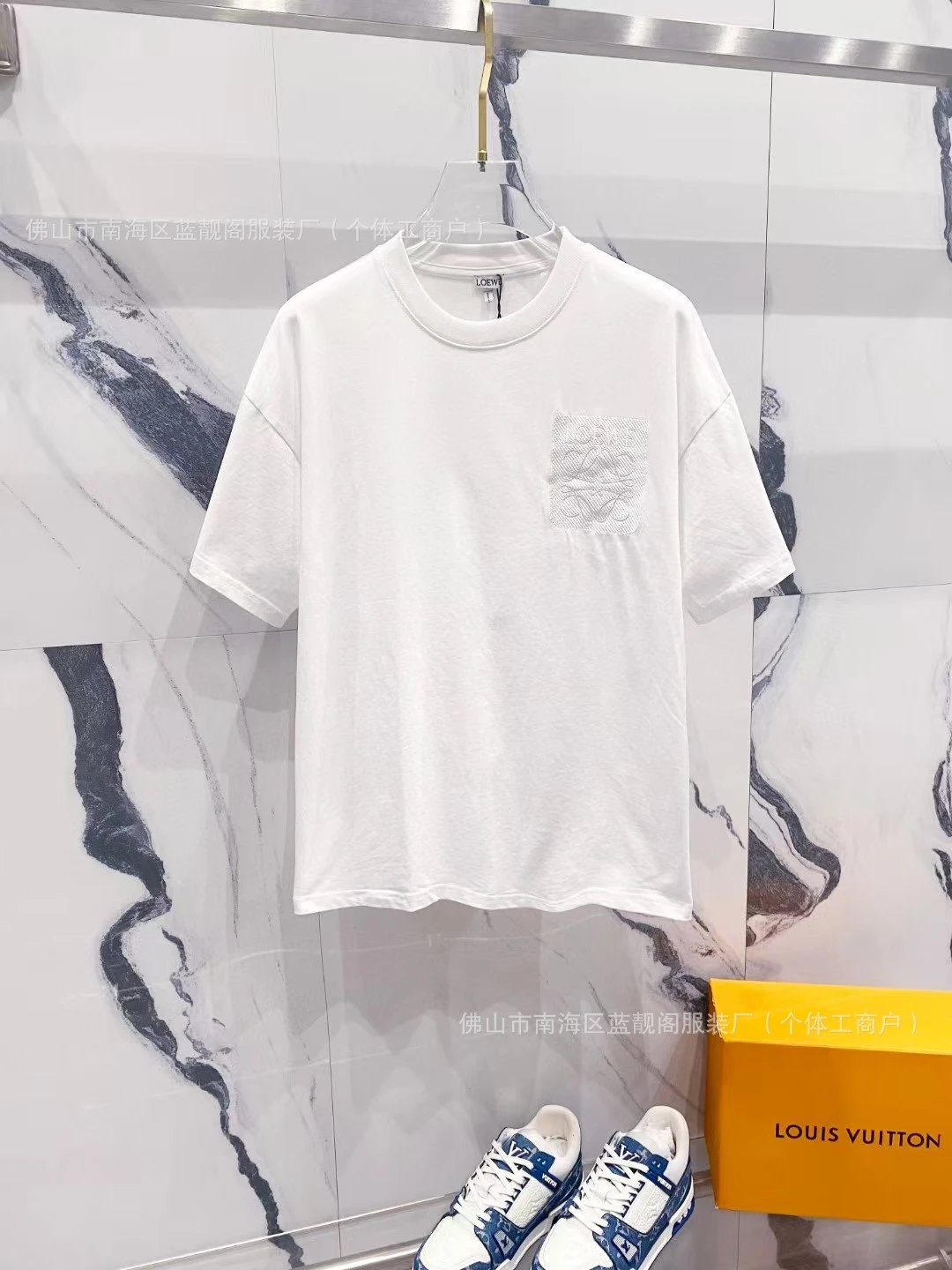 C13白色