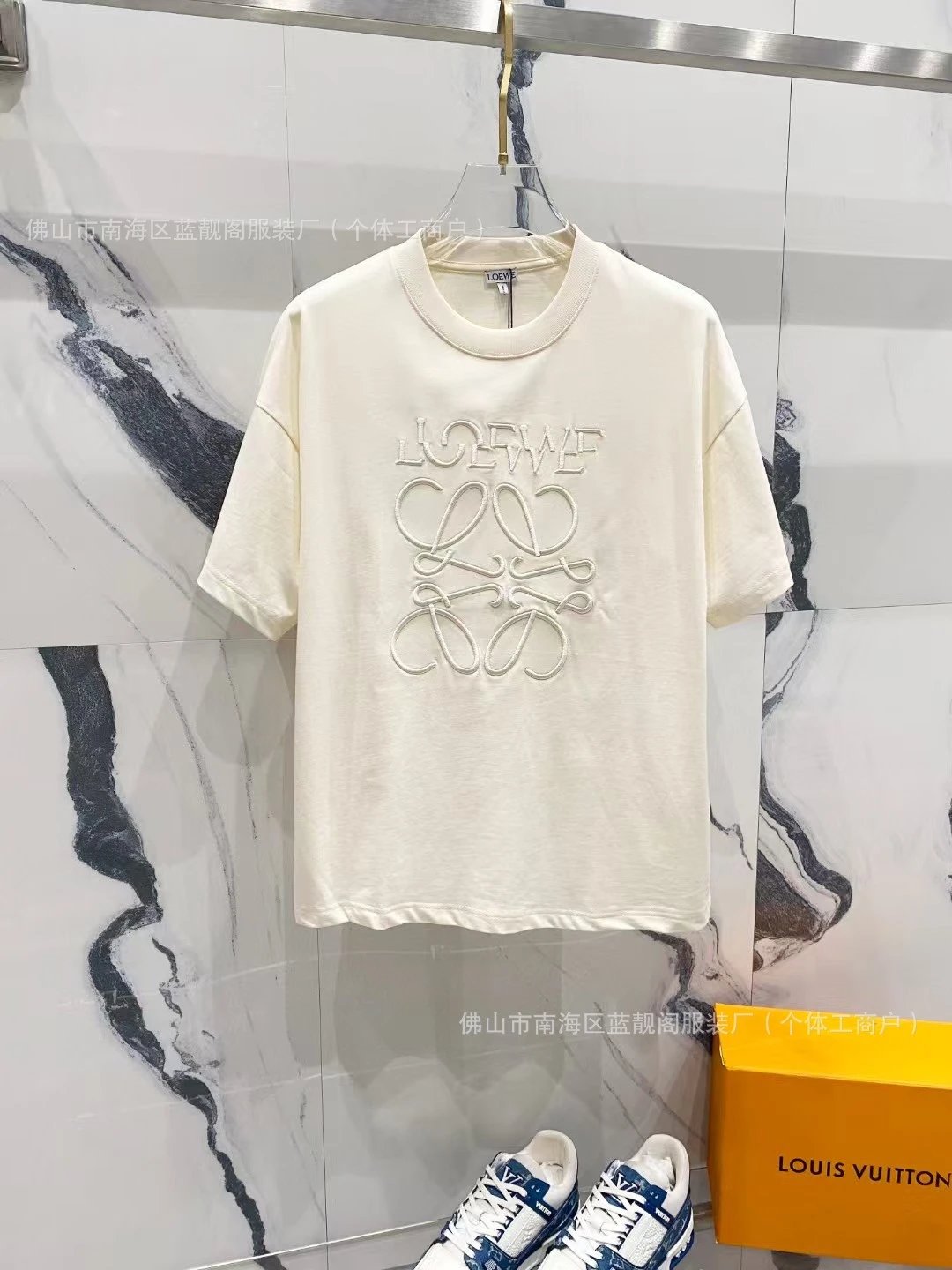 C04杏色