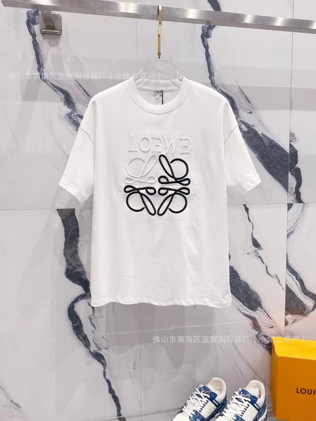 C01白色