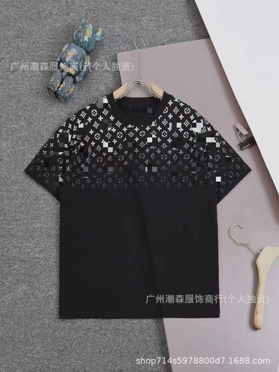 黑色