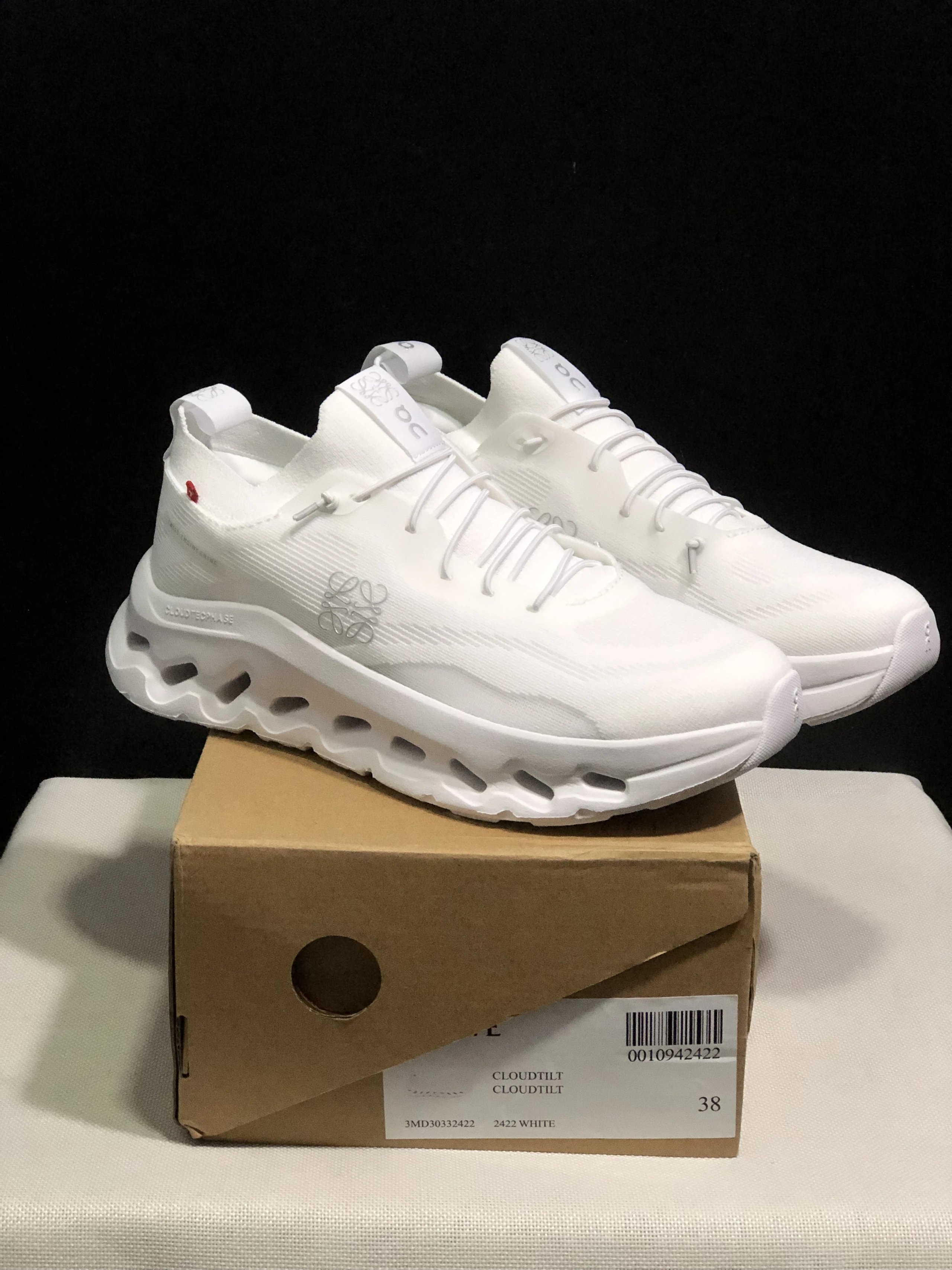 CloudTilt White Running Shoes Lightweight Breathable Sneakers for Men Women
