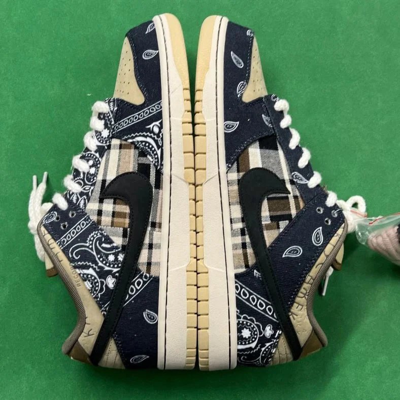 Nike SB Dunk Low Paisley Plaid Sneakers