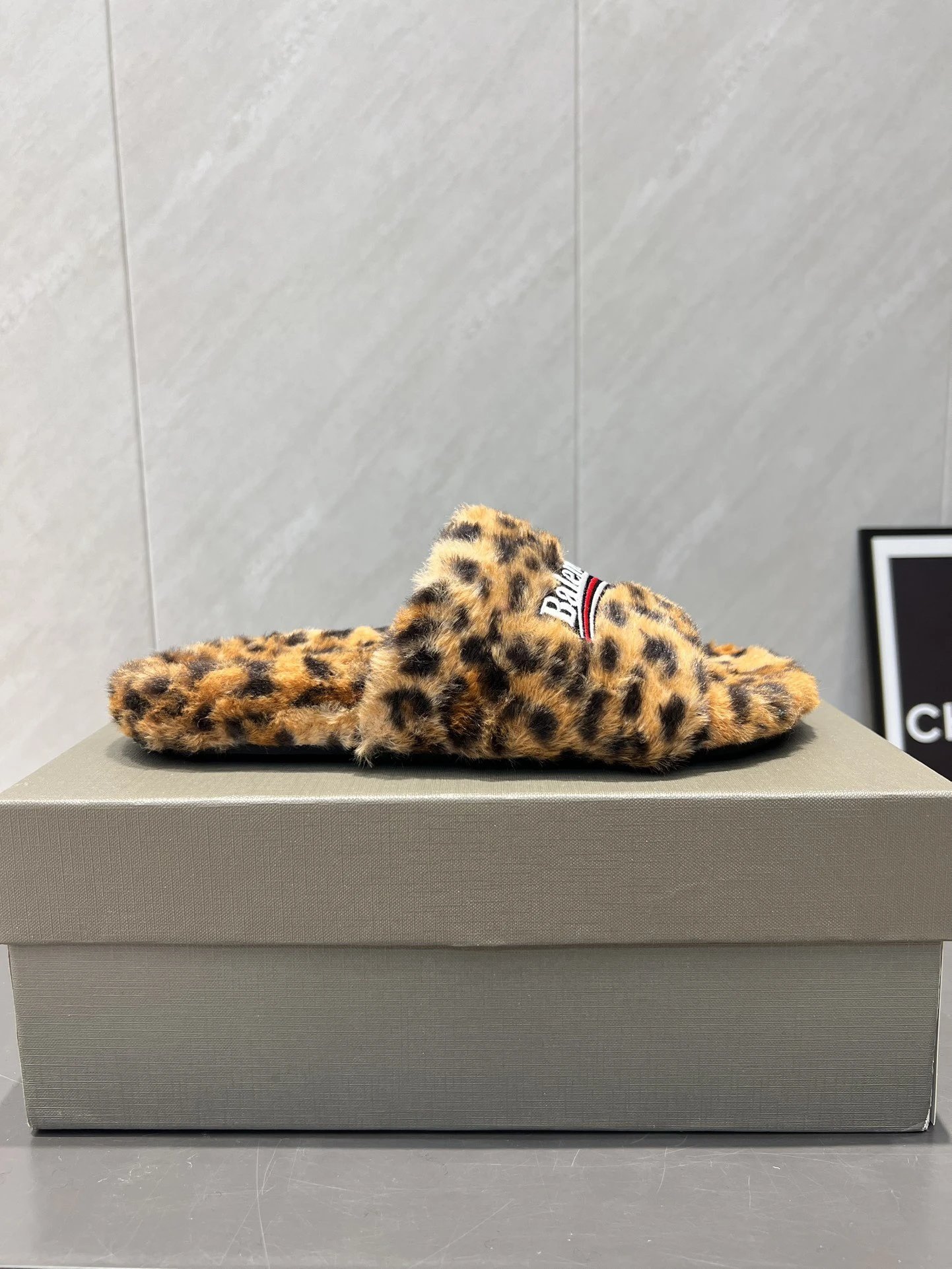 Leopard Print Faux Fur Slides Women's Slip-On Shoes