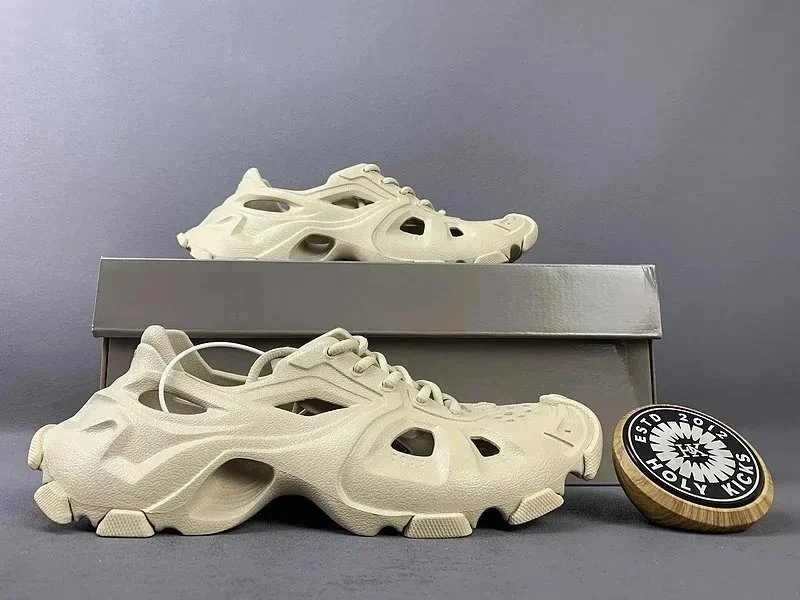 HOLY MCIS 5th Anniversary Cream Chunky Sneakers